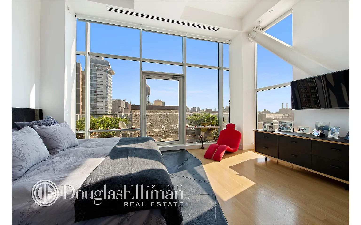 52 E 4th St APT 6 photo 1
