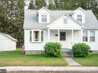 28 E Pine St, Mount Holly Springs, PA 17065