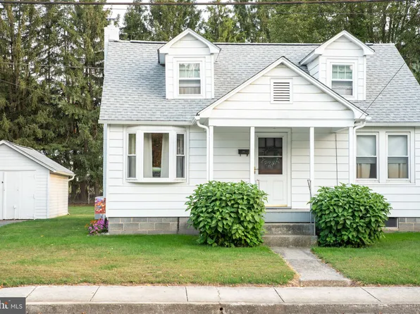 28 E Pine St, Mount Holly Springs, PA 17065