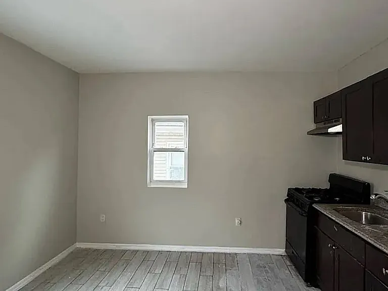 406 Park Ave #4 — Photo 2