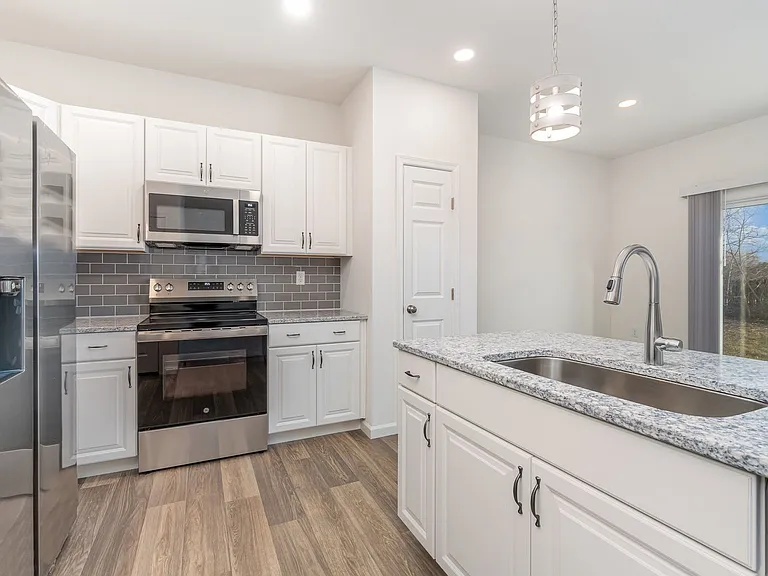 7869 Oak Brook Dr — Photo 10