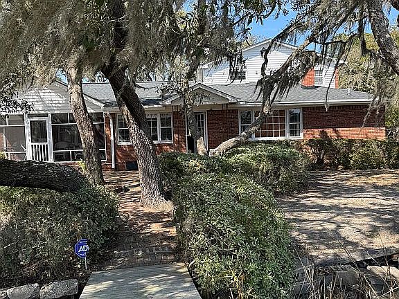 3rd image of 3495 Bonnetts Dr