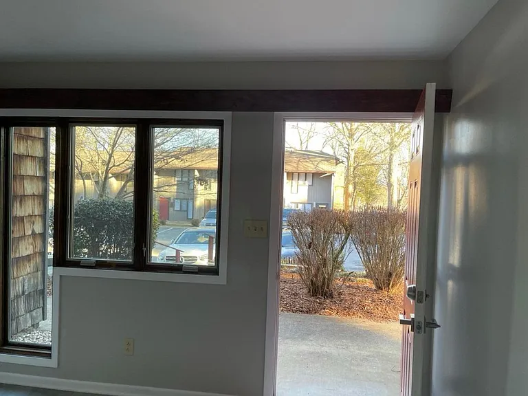 115 Beechnut St #G10 — Photo 17
