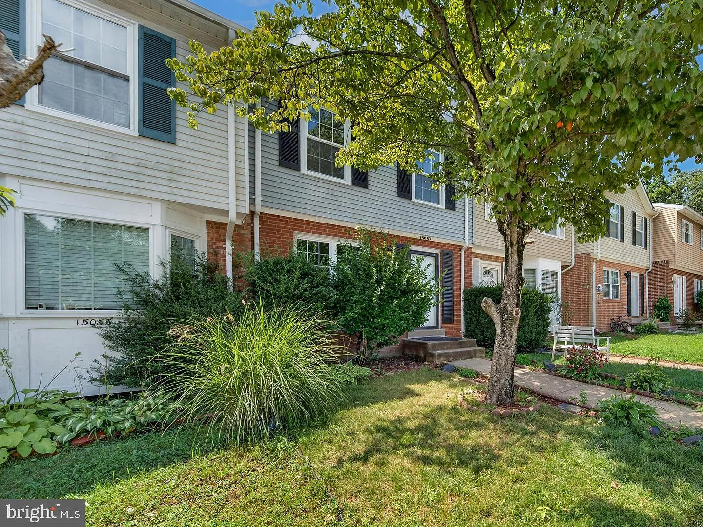 3 bed, 4.0 bath, 1865 sqft, $2,300 — Photo 3