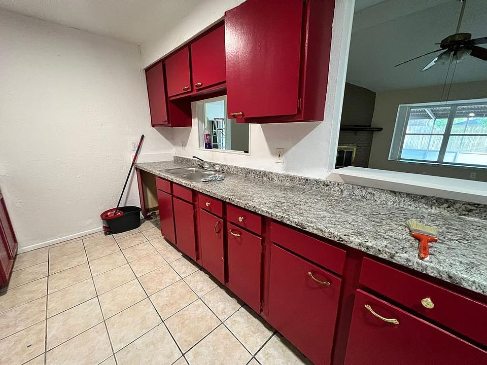 1st image of 9610 Willow Wood Ln