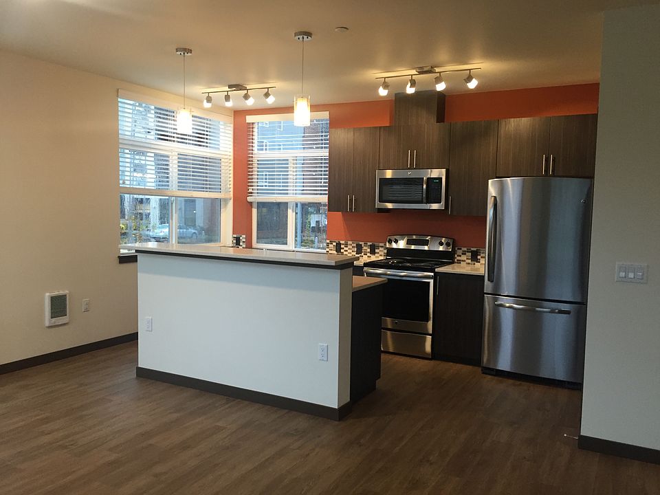 1st image of 710 8th Ave NE #2