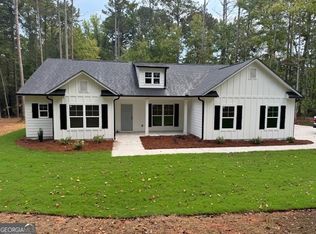 385 Country Club Rd, Newnan, GA 30263