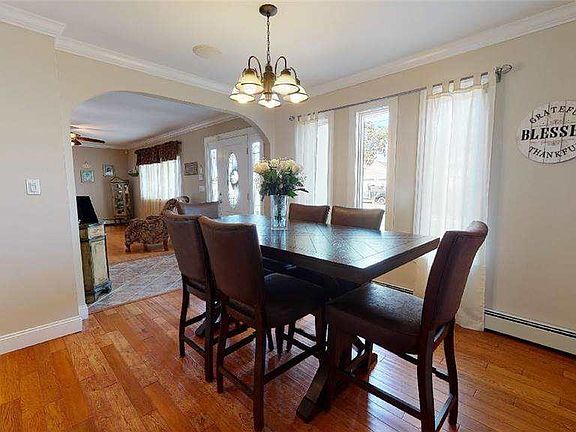 5th image of 110 Beverly Ave