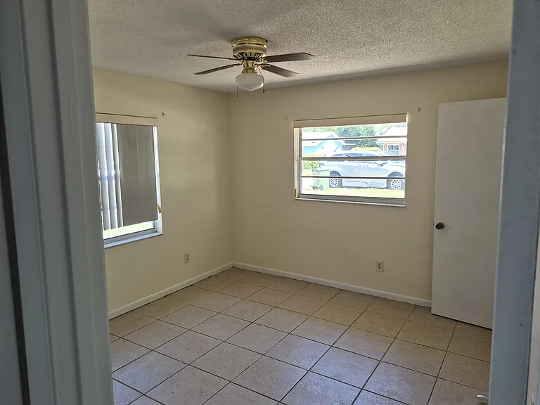 2470 Avenue B SW — Photo 7