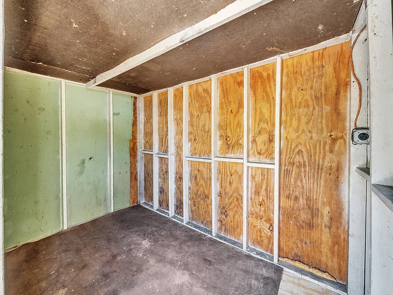 221 NW 43rd Pl — Photo 37