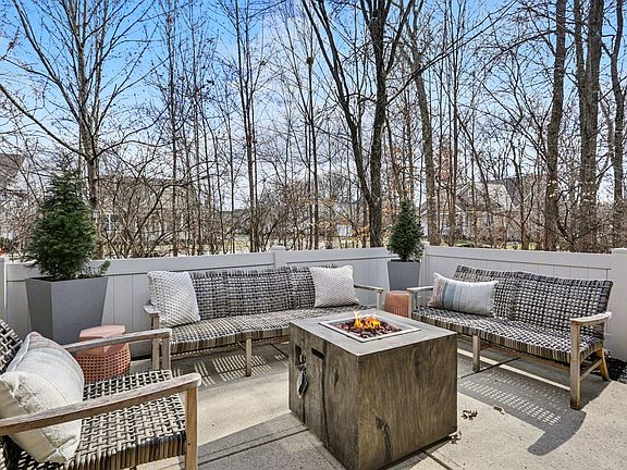 3rd image of 660 Albion Pl