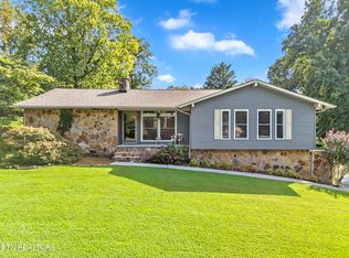 2322 Chesterfield Dr, Maryville, TN 37803