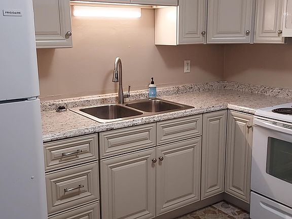 2nd image of 778 Navy St APT B