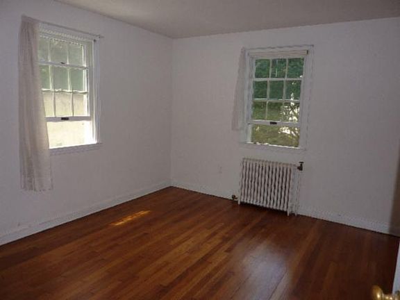 5th image of 90 Kimberly Pl