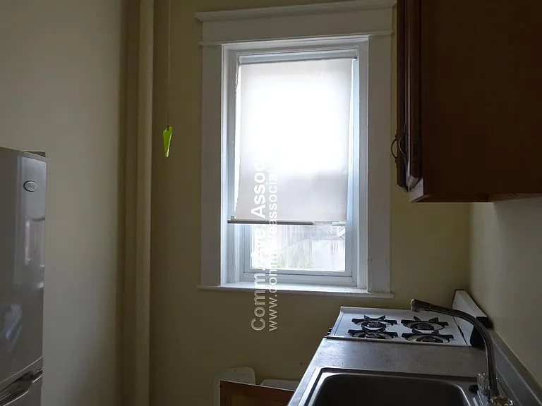 68 Woodstock Ave #11 — Photo 5