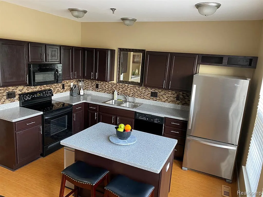 2 bed, 2.5 bath, 1539 sqft, $2,250 — Photo 4