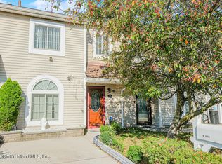 51 Adrianne Ln, Staten Island, NY 10303