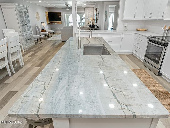 5th image of 10 10th St #63