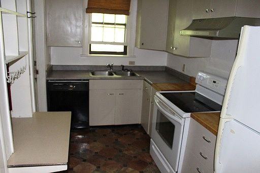 5th image of 402 E Meyer Blvd