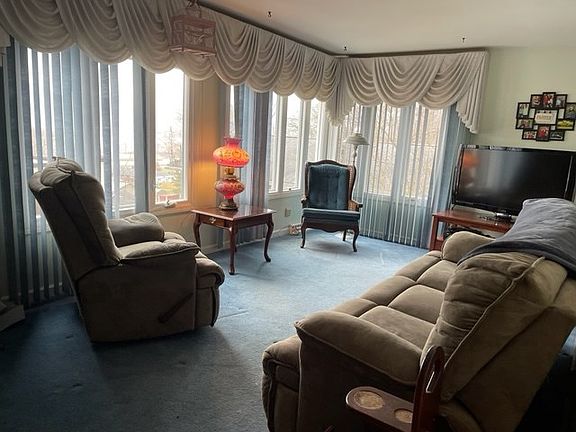 5th image of 336 Riverview Dr