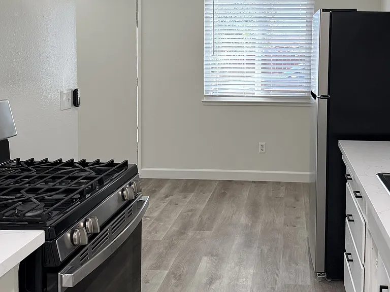 4555 Davis St #2 — Photo 6