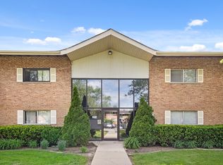 7422 Brookdale Dr #110, Darien, IL 60561