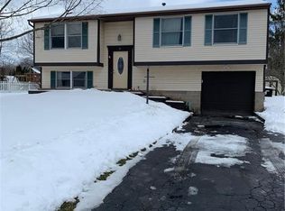 16 Greenridge Cres, Hamlin, NY 14464