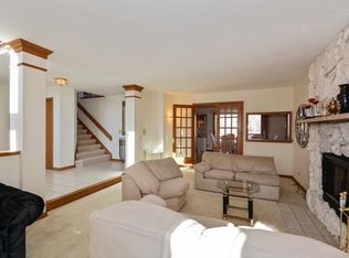 1120 Ridgewood Dr, West Chicago, IL 60185