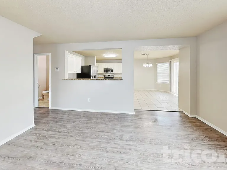 1124 Mustang Ridge Dr — Photo 2