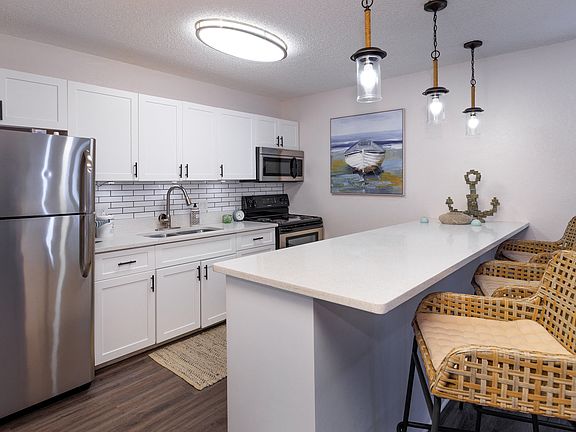 2nd image of 1001 Shoreview Dr #7