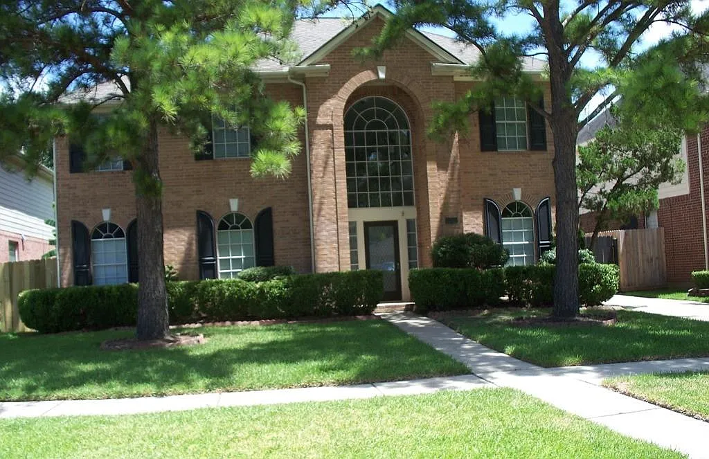 4 bed, 2.5 bath, 2878 sqft, $3,200 — Photo 1
