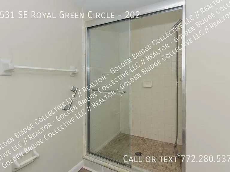 1531 SE Royal Green Cir #202 — Photo 11