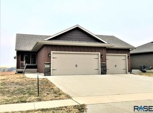 2908 S Keyrell Dr, Sioux Falls, SD 57106