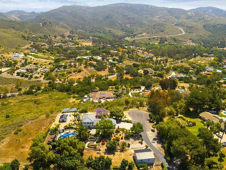 20063 Elfin Forest Ln — Photo 65