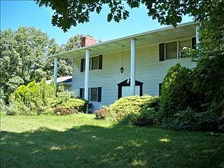3rd image of 527 Hillandale Dr