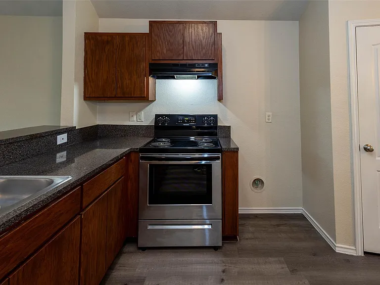 3940 Scranton St — Photo 8