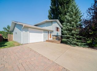 829 13th St E, Dickinson, ND 58601