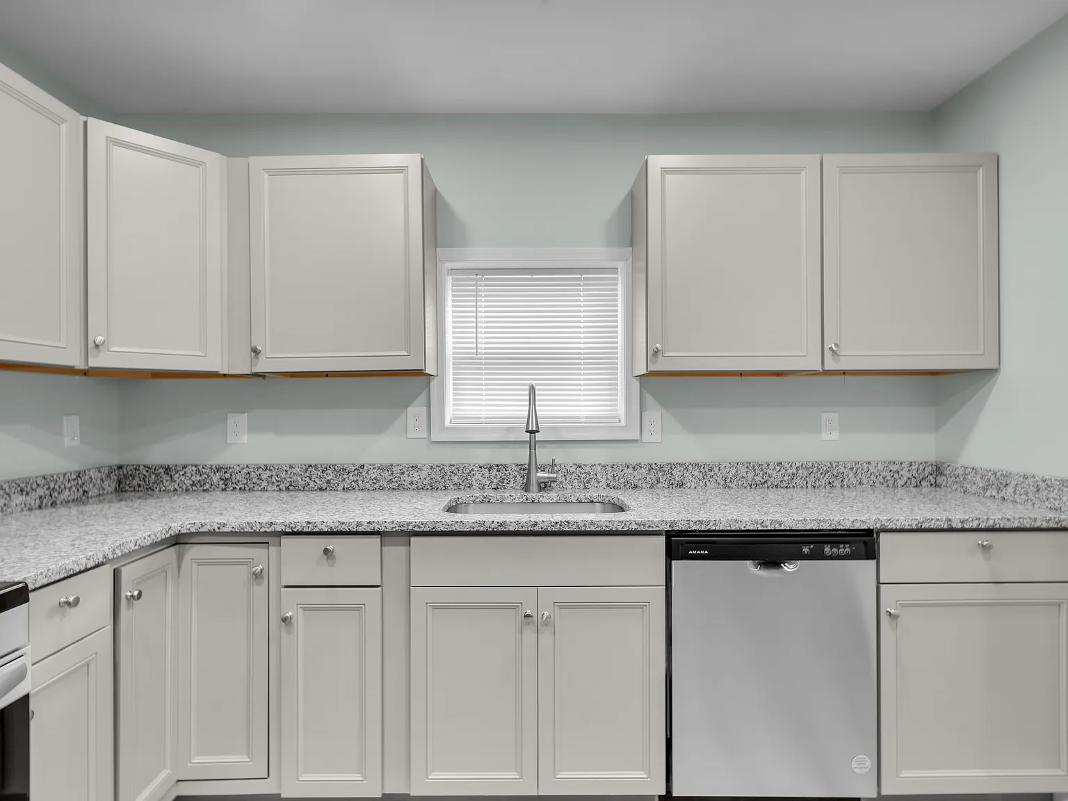 3 bed, 1700 sqft, $1,975 — Photo 4