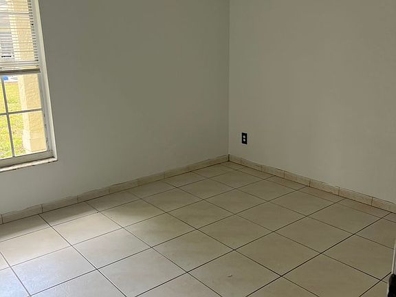 5th image of 1915 Ellery Ln