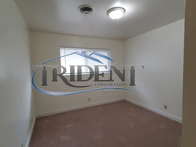 745 Queens Ave — Photo 15