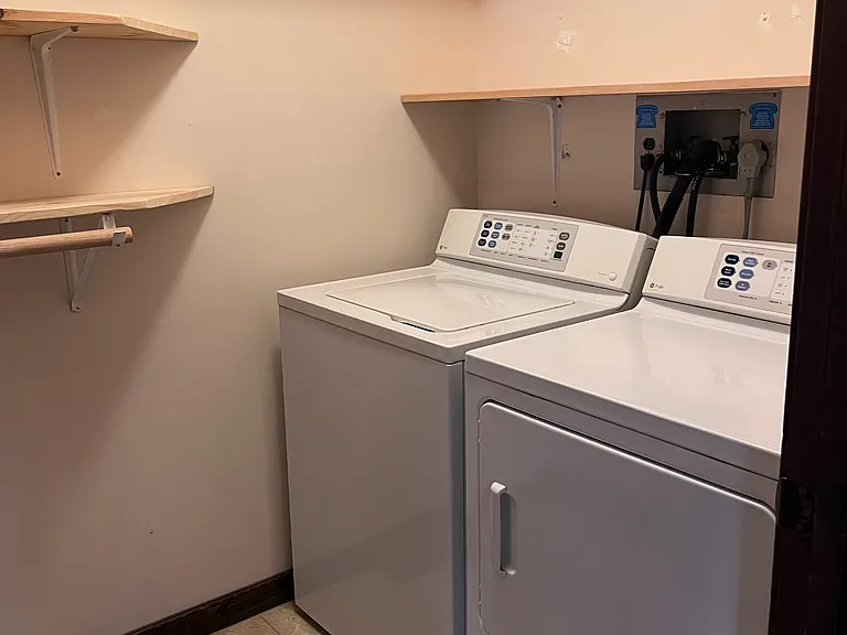 Washer & dryer stays but is not warranted.