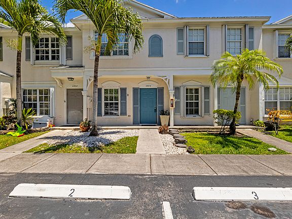2nd image of 4904 SW 31st Terrace