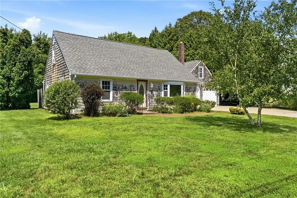 4 bed, 2.0 bath, 1861 sqft, $5,200 — Photo 1