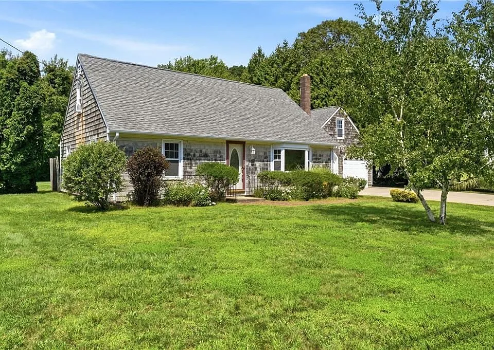 6 Lakewood Dr