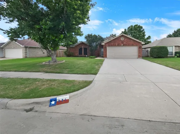 321 Helmsford Trl, Saginaw, TX 76179