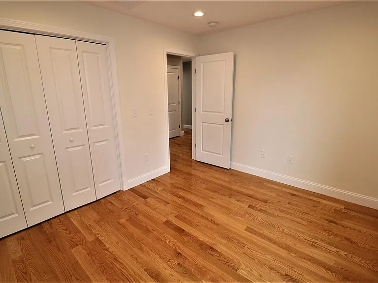 121 Hillcrest Ave — Photo 9