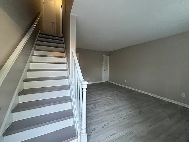 2 bed, 1.5 bath, 950 sqft, $1,025 — Photo 2