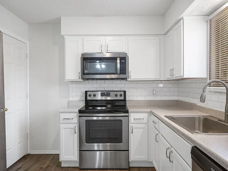 1711 E Walnut Lawn St — Photo 9