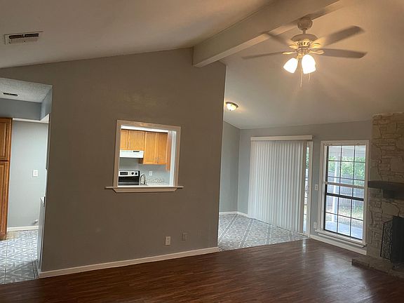 3rd image of 614 Sawtooth Dr