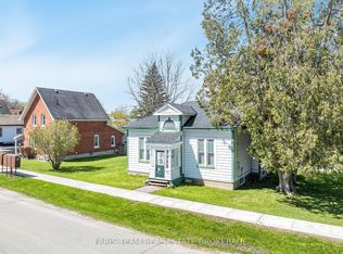 16 Peel St, Penetanguishene, ON L9M 1A6